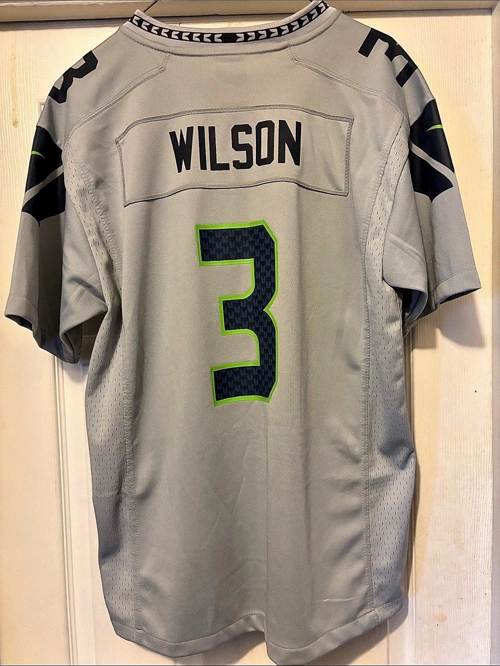 Nike Russell Wilson #3 Seahawks jersey Gray & Black XL Youth